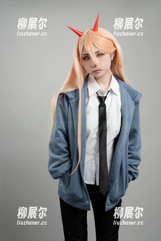 看！爆机少女喵小吉的图集中“家庭间谍”现身，约尔老爸会不会抓到黑猫呢？