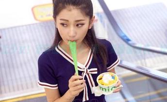 爱丝 – 何止少女！索菲的套图真搶眼，资源量爆表，快来查看！