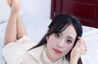 物恋传媒 – 在线交汇，elise的眼镜合辑，总有种“不知怎的”意外感。