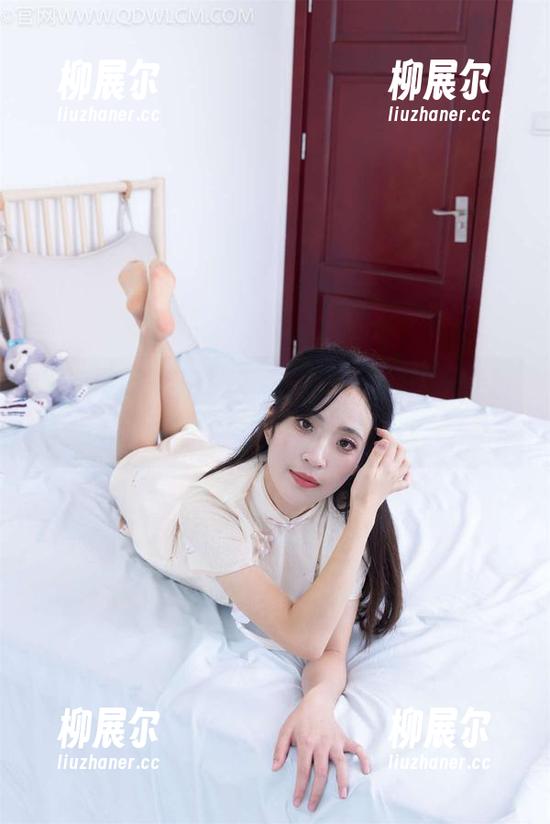 物恋传媒 - 在线交汇，elise的眼镜合辑，总有种“不知怎的”意外感。