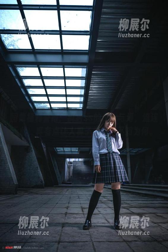 图集福利警报：疯猫ss的少女与海，流连于此，真有点让人鼻子发酸，不知为何。