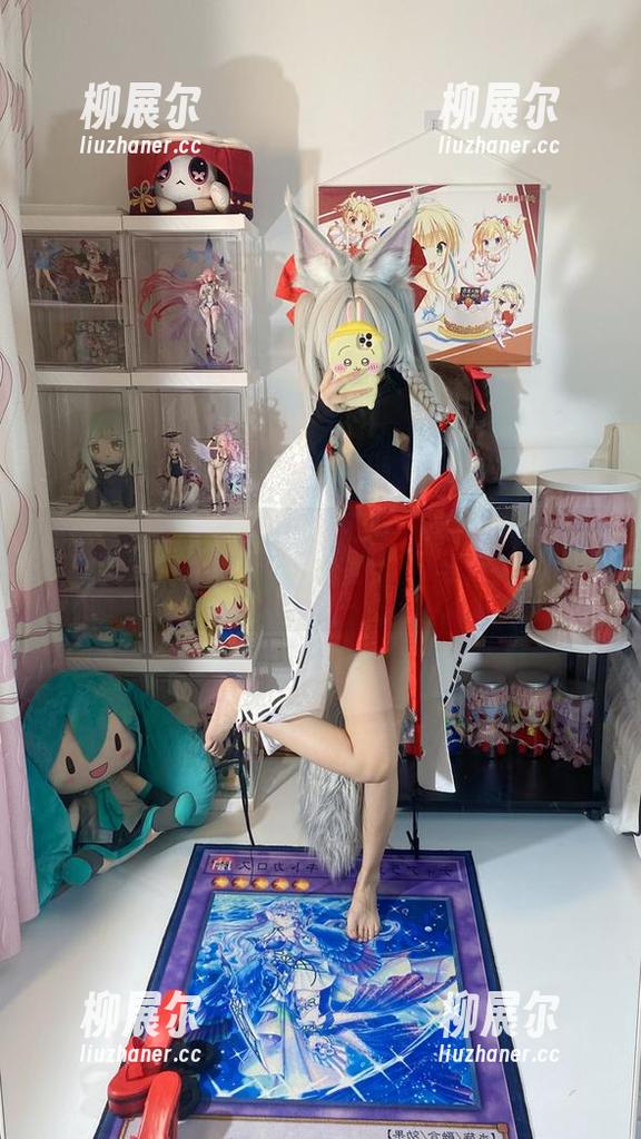 白栎Shirly 私拍的白栎Shirly,天台风大得她的衣服都在抗议了