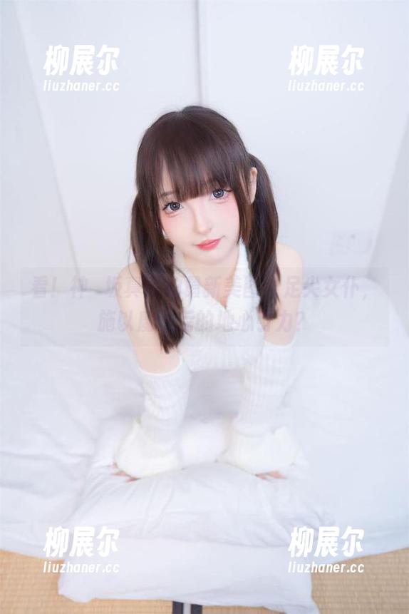 看！神楽坂真冬的最新美图，足尖女仆，施以魔法后的地心引力？