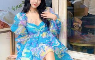 秀人网 – 当Suki_baby遇上白丝，图包里的一场轻松泛黄的闹剧！