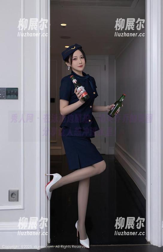 秀人网-奶芙乔乔 秀人网 - 在泳池边随拍,奶芙乔乔的美图分享让人想冲进水里!
