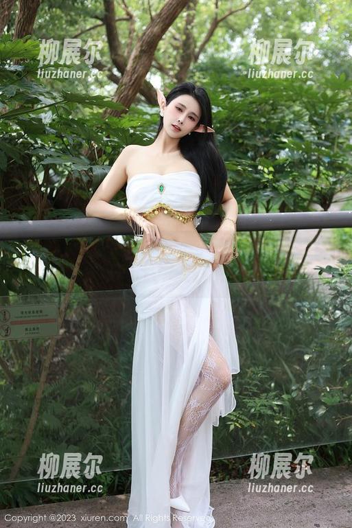 秀人网 - 来了来了！小小白思宜双人套图，干脆下载了吧，免得后悔！