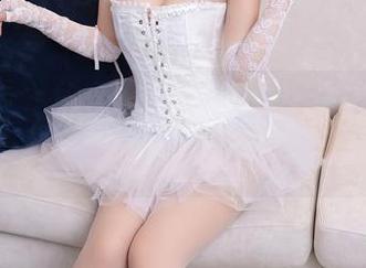 秀人网 – 看李昔雨的礼服作品，我心中浮现出各种“尴尬”。