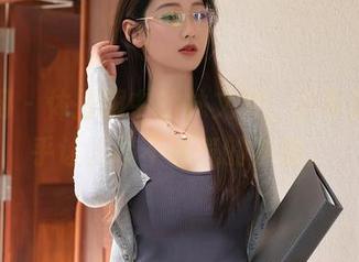 秀人网 – 体操服中的林文文，分享那种几乎让人喘不过气的紧绷。