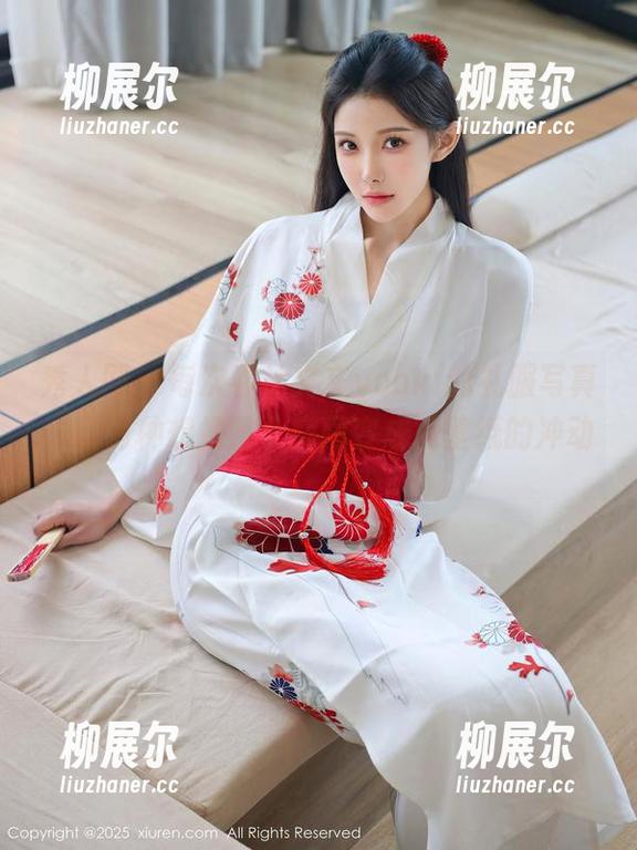 秀人网 - 每次看林文文yooki的礼服写真，都有种想把整个房间变成她壁纸的冲动。