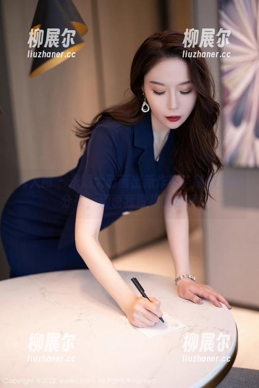 秀人网 - 米妮大萌萌出新作啦！制服图包分享，别说我没提醒你哦