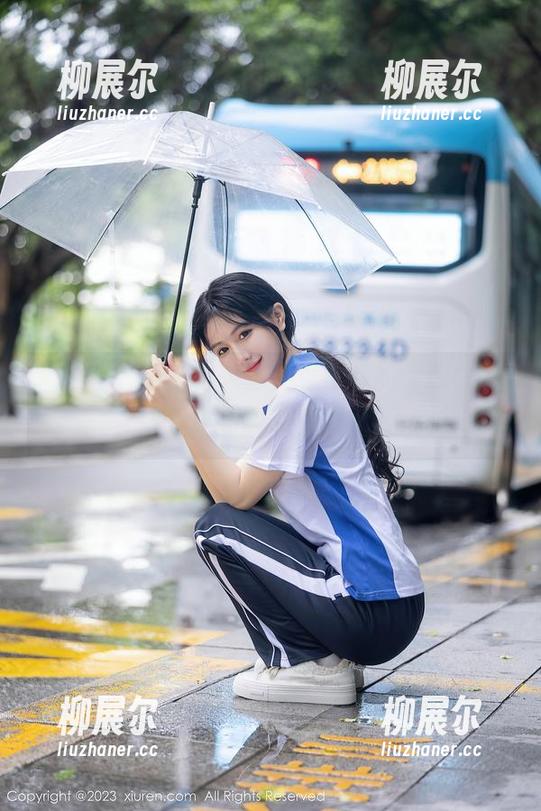 秀人网-黄可Christine 秀人网 - 黄色的文件夹、可爱的黄可Christine,办公室写真中的小小“意外”。