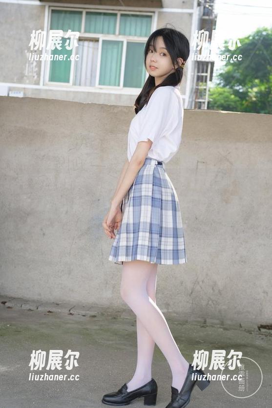 稚乖画册-赤西夜夜 稚乖画册 - 看!赤西夜夜的写真更新,不说初音少女的事也不行……这POSE我对了吗?