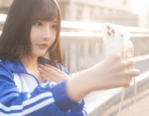 糖果果Candy的户外校服，当然没有圣光！美图照亮了我的画风…