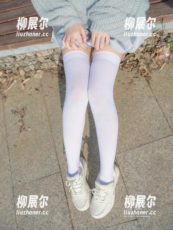 紧急企划 - 透过图包，似乎能听见龙崎聆音在教室轻声说话，全套内容就像老电影。