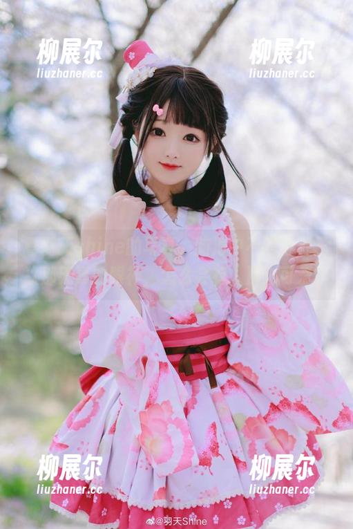 看羽天shine的写真，脑海中不断浮现三玖那无辜的眼神，怎么会有人那么可爱？