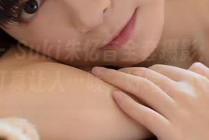 菠萝社 – Suki朱忆音全套摄影：女孩的瞬间可真让人…咳，好吧，不说了。
