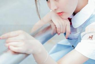 菠萝社 – 柳侑绮的高清写真，吊带炸裂，别说我没提醒你～