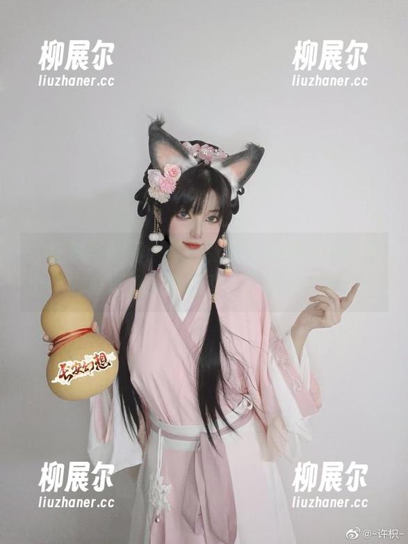 “许枳与蕾姆：每一张写真都能成神！直击你内心深处的小确幸。”好奇心满分！