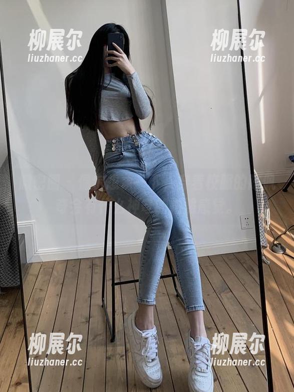 陈佩奇 微密圈 - 偶尔想象一下,穿着校服的陈佩奇会有什么神奇的拍照感觉。