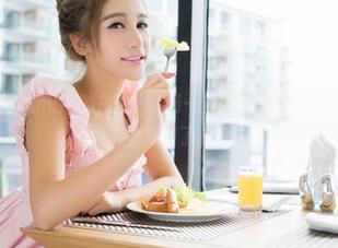 青豆客 – 玉兔miki的白丝，透着一丝叛逆的气息。这套无圣光的图，完全颠覆了我的认知。