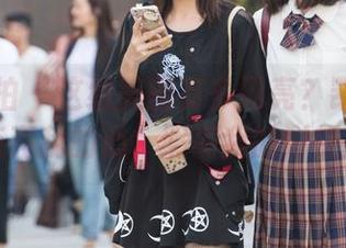 魔镜街拍 – 这组美图有多闪亮？凯恩说了算，点亮我的心，照亮我的彩虹人生！