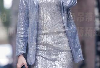 魔镜街拍 – 婷婷图集，白色吊带连衣裙和黑丝美腿的组合，活像是一场精致的‘腿部派对’！