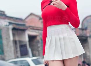 魔镜街拍 – 来来来，快来看曼曼的礼服图包，分享一下我这没胳膊就穿高跟鞋的勇气！