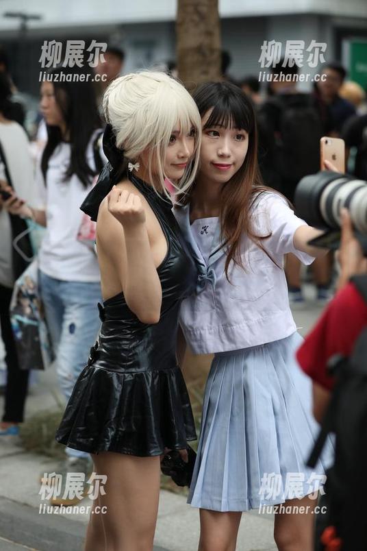 魔镜街拍-艾小青 魔镜街拍 - 艾小青的美图分享,超短裙肉丝真心让人质疑自己穿衣风格的严肃性!